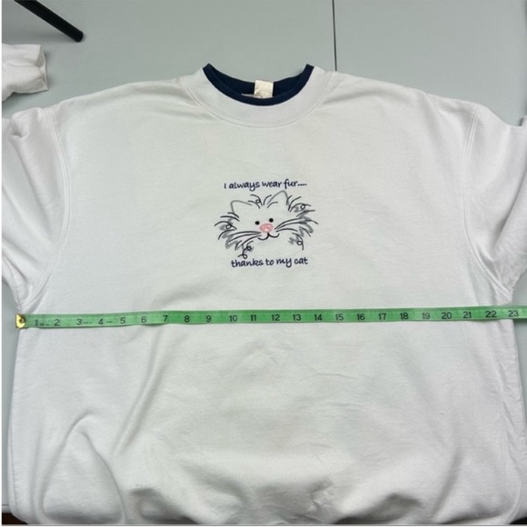 I always wear fur thanks to my cat vintage sweatshirt - Picture 9 of 13